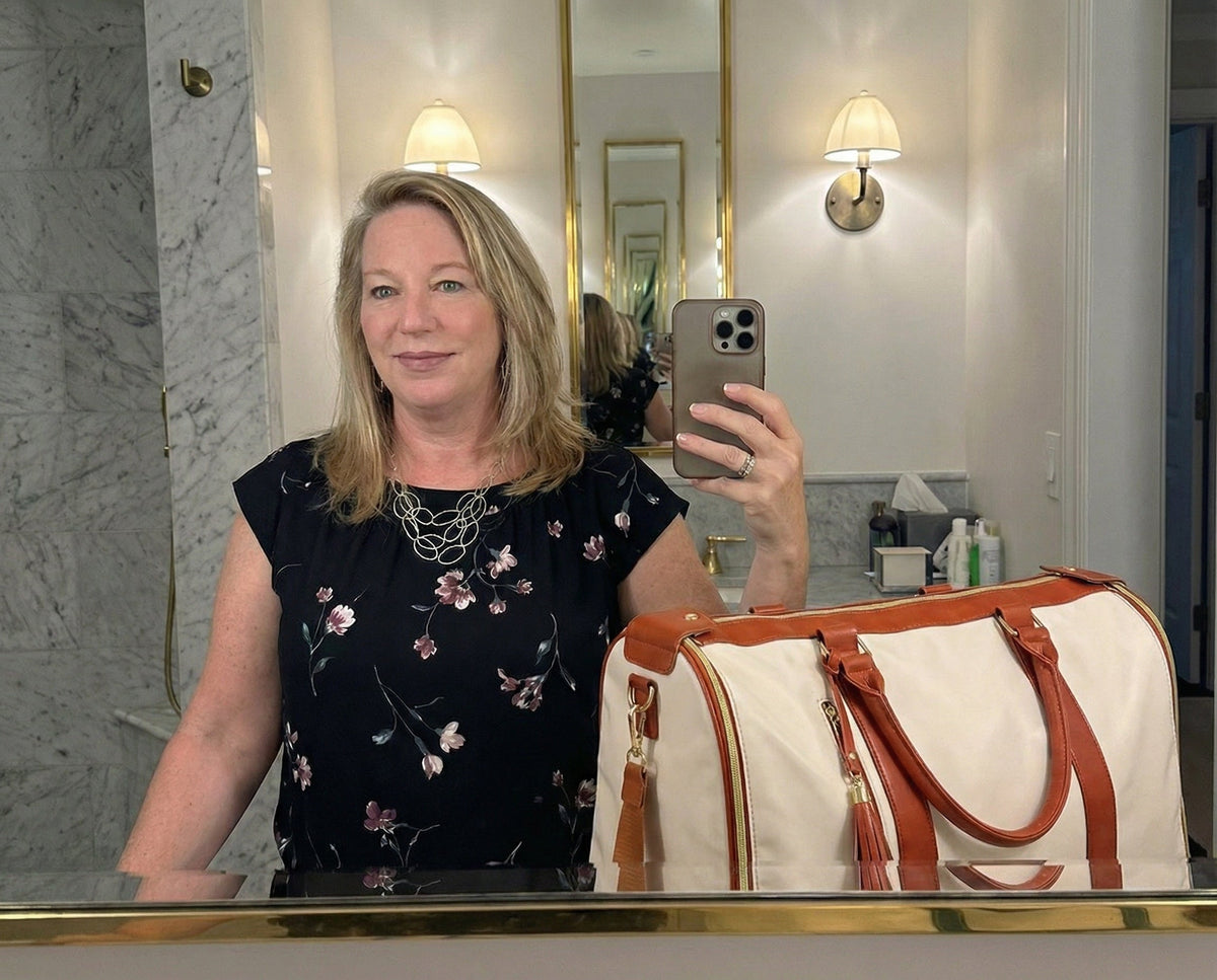Customer with a Tote&Carry travel bag